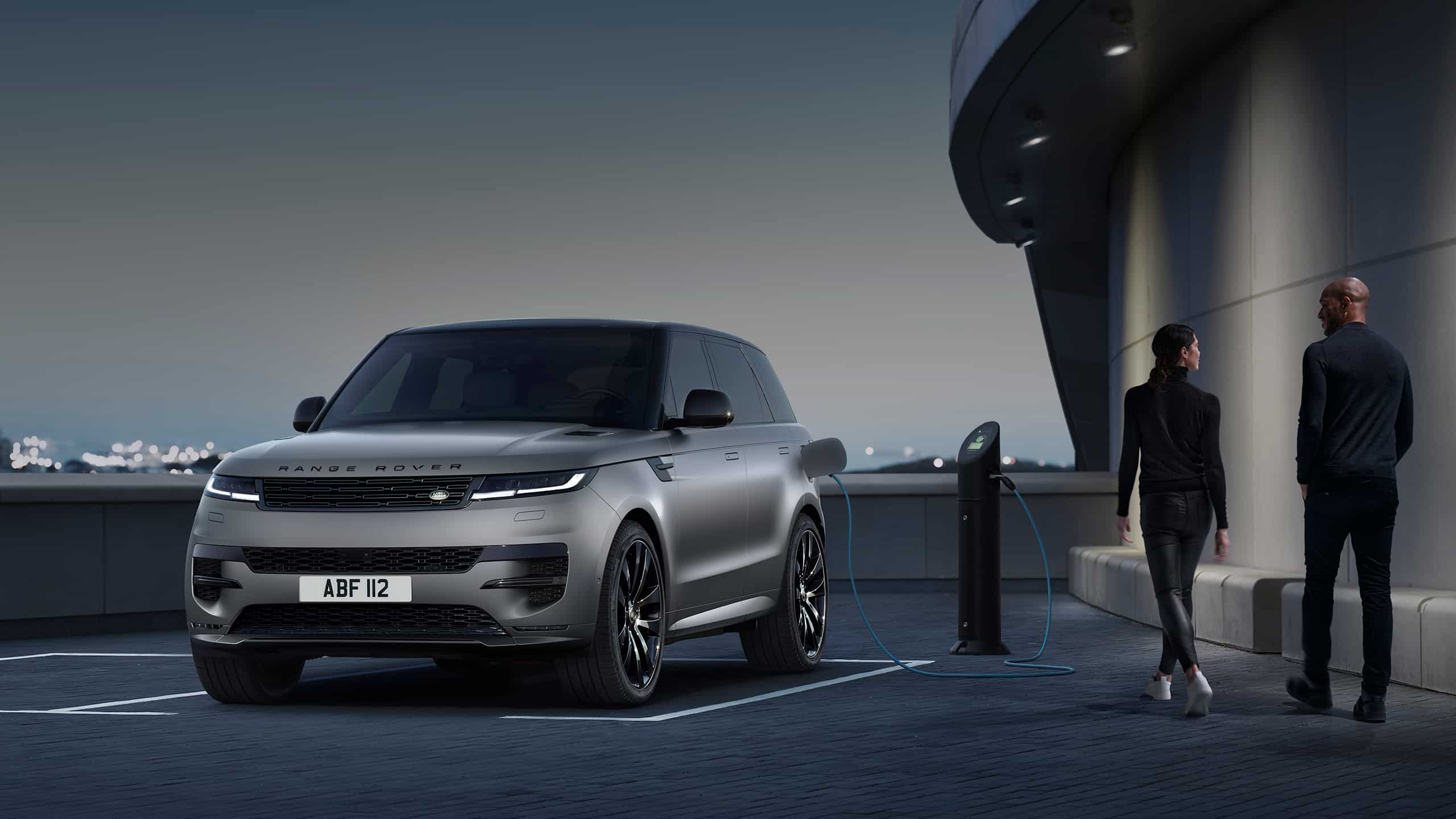 Range Rover Sport EIGER_GREY_SATIN on charging station