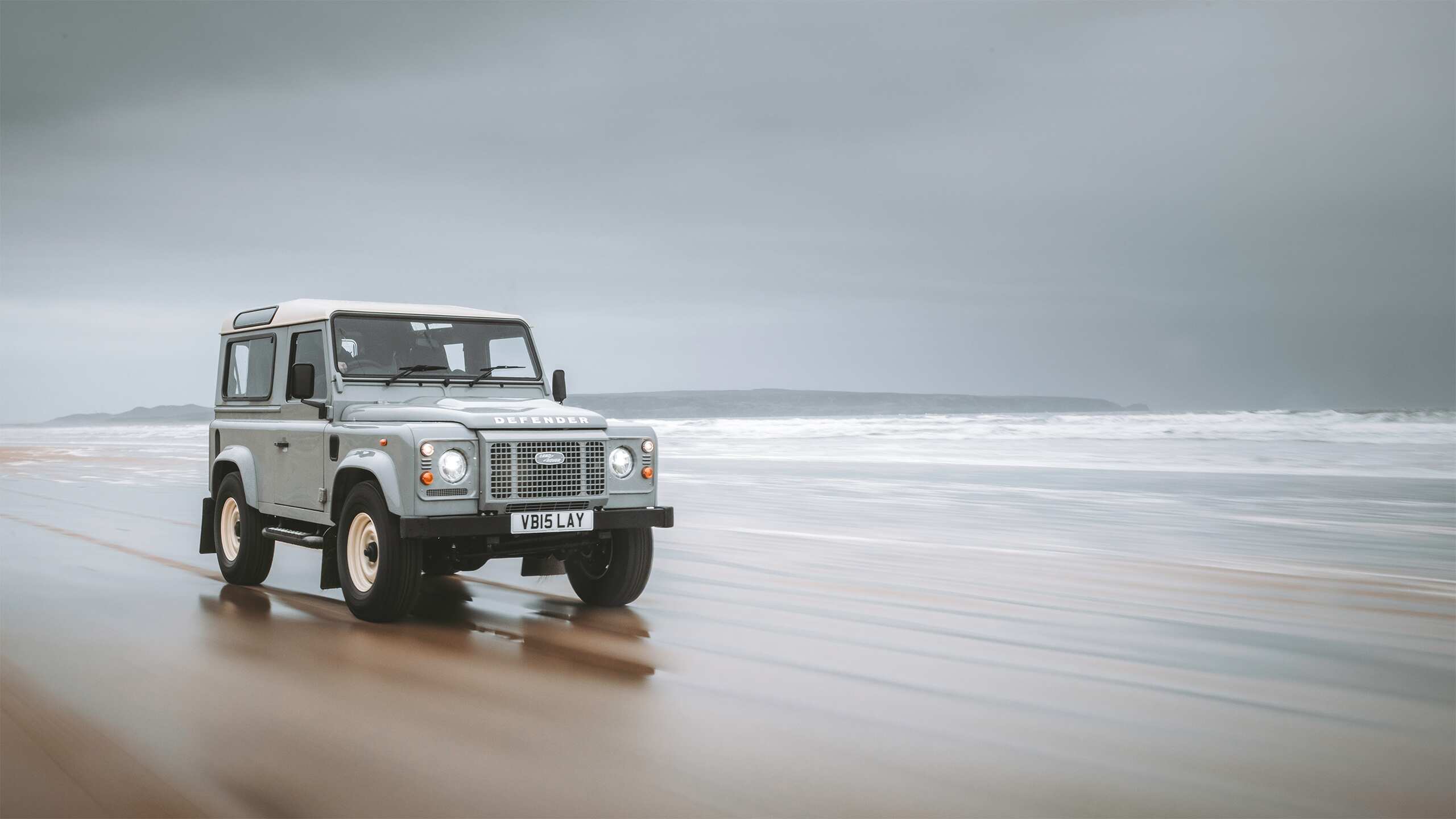 Land Rover Defender works v8